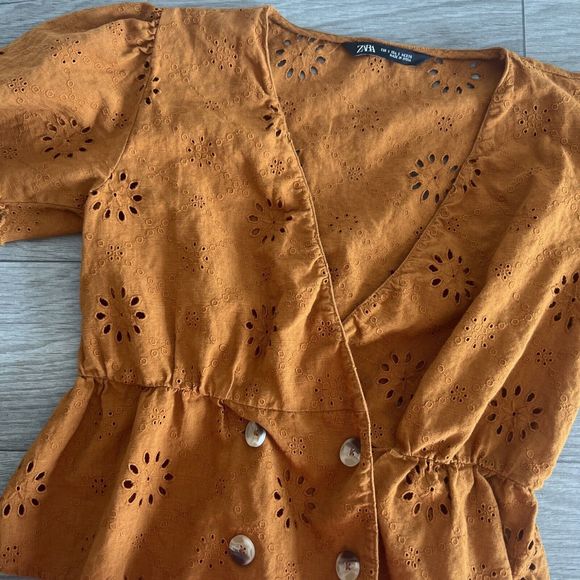 Zara Eyelet Puff Sleeve Wrap Blouse Cinnamon Rust Size Small - Picture 1 of 5